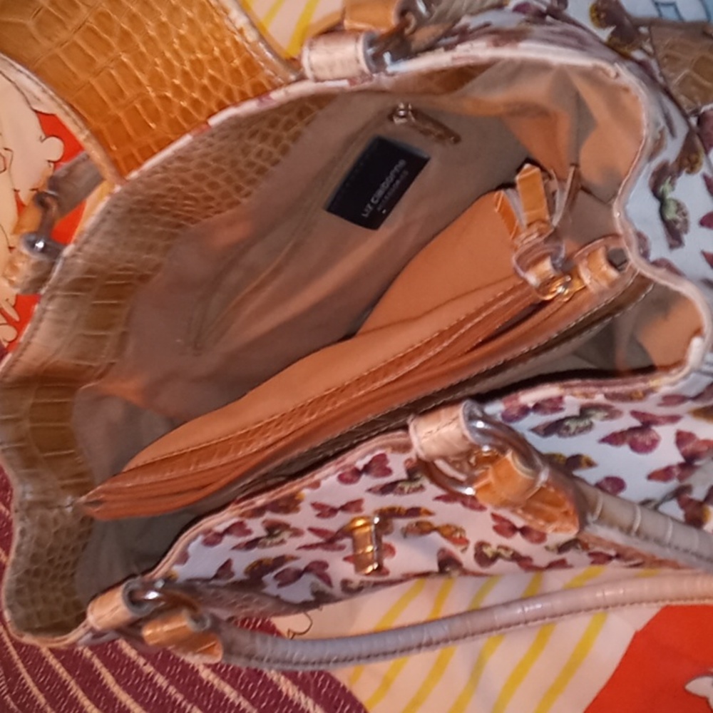 Liz Claiborne, Big & Roomy,Butterfly Purse with Butterscotch Reptilian-Like Trim - Picture 14 of 15